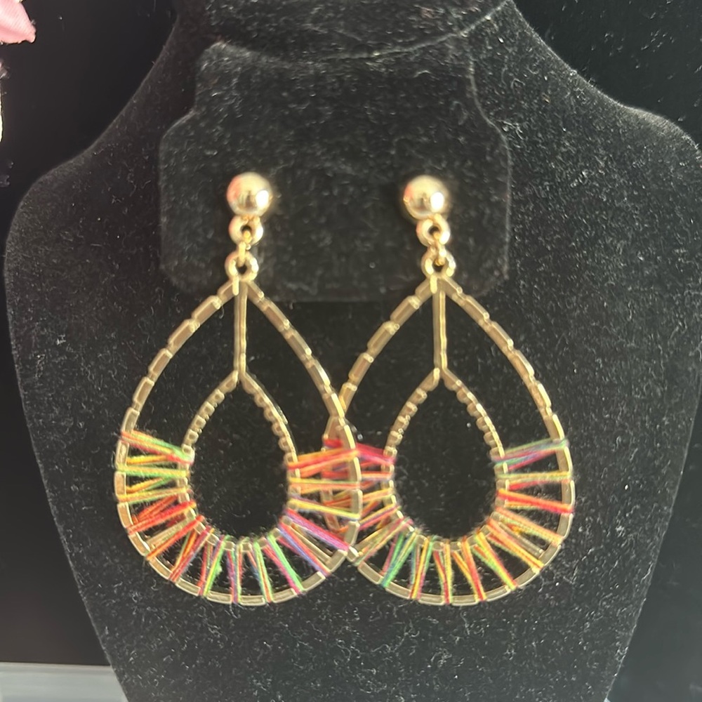 STATEMENT BIG EARRINGS